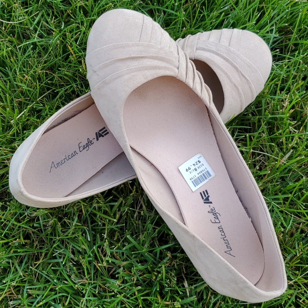 American Eagle Tan Scalloped Flats size:8.5